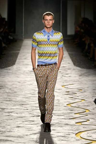 Look 17
